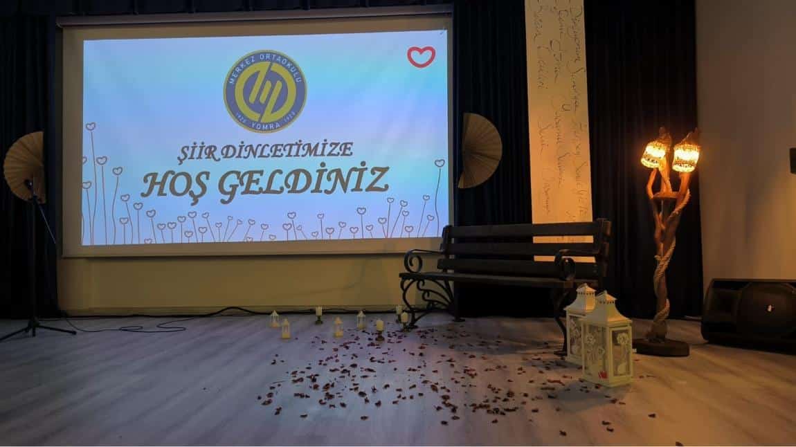 Merkez Ortaokulu'nda Sanatın Büyülü Buluşması: Şiir, Müzik ve Resim Bir Arada!